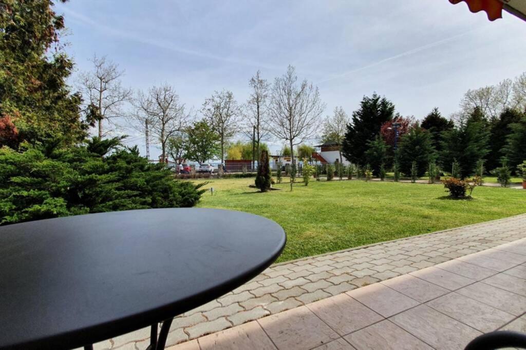 Apartamento Igényes 4 fős apartman közvetlen a strandnál Csopak Exterior foto